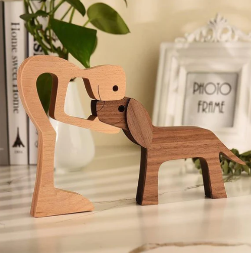 Escultura Amor de Pet em madeira